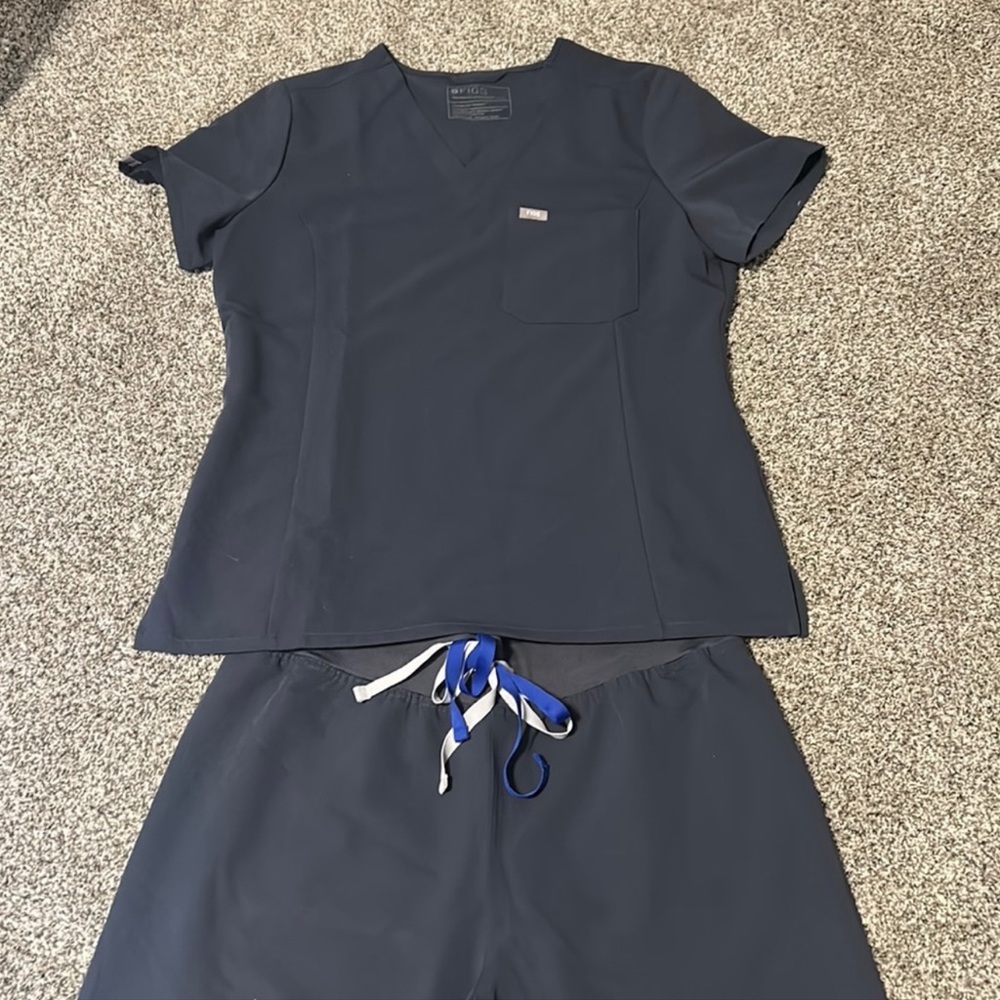 Gray figs scrubs